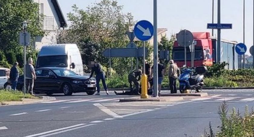 Z ostatniej chwili: Wypadek na rondzie w Ciechanowie [zdjęcia]