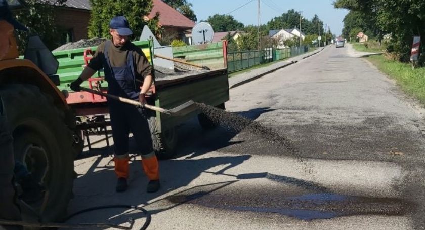 Trwają prace remontowe na kolejnej drodze w powiecie ciechanowskim