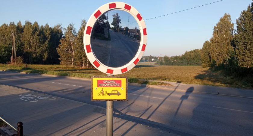 W Ciechanowie zamontowali kolejne lustro drogowe