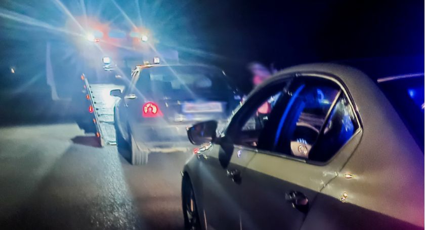 Piła piwo kierując autem. Może trafić za kratki