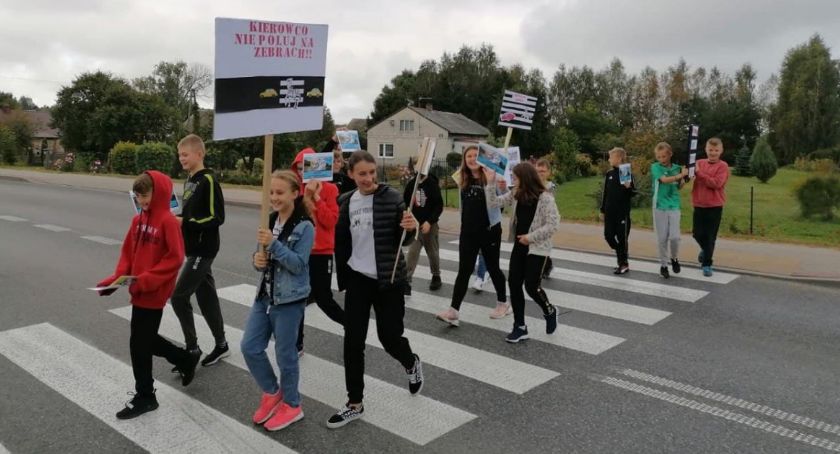 Dzieci z powiatu ciechanowskiego wyszły na ulice z ważnym apelem [zdjęcia]