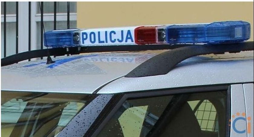 Rowerzysta przewrócił się na jezdni, uderzył w niego bus