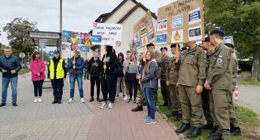 W Ciechanowie próbowali dotrzeć do świadomości kierowców [zdjęcia]