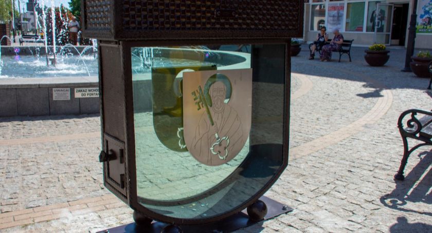 Wandal uszkodził ciechanowską skarbonkę