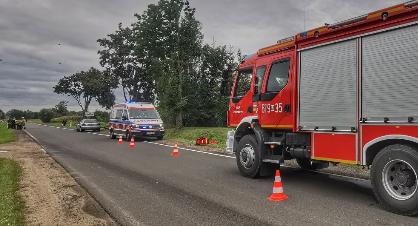 Wypadek podczas wyprzedzania. Motocyklistę zabrał śmigłowiec LPR