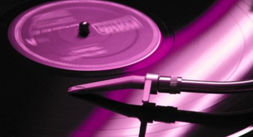 Dyskoteka z DJ’em w Artystycznej