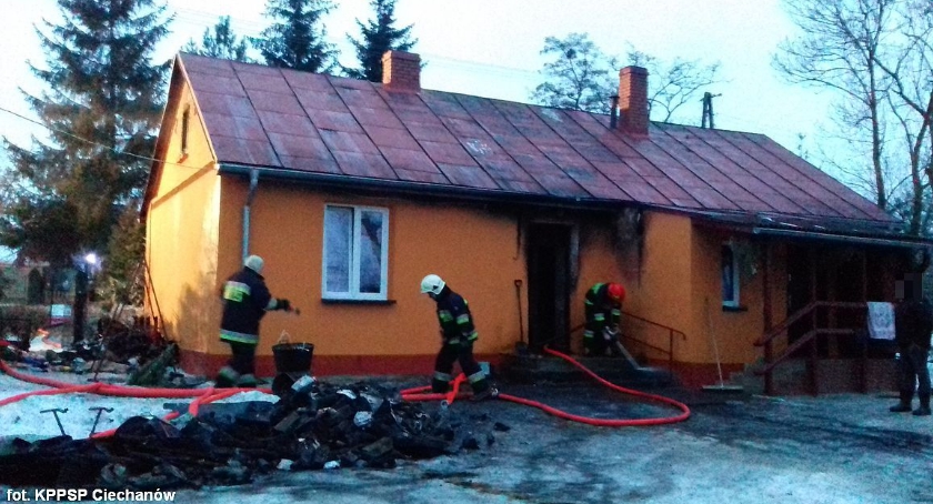 Pożar w domu jednorodzinnym. Nawet 100 tys. zł strat (zdjęcia)