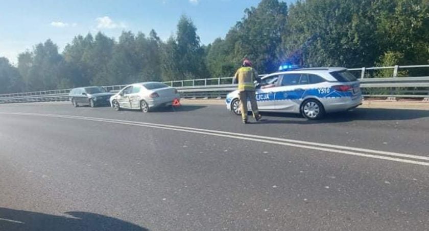 Zderzenie samochodów na wiadukcie pod Ciechanowem [zdjęcia]