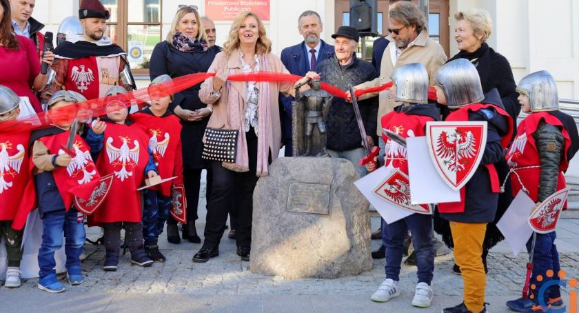 Na ciechanowskim deptaku pojawił się rycerz [fotorelacja]