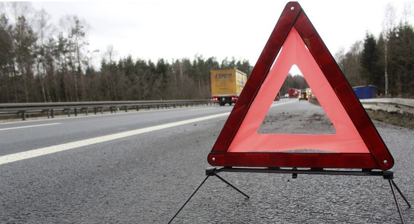 Twierdził, że kolizję spowodował inny kierowca. Wezwał policję i stracił prawo jazdy