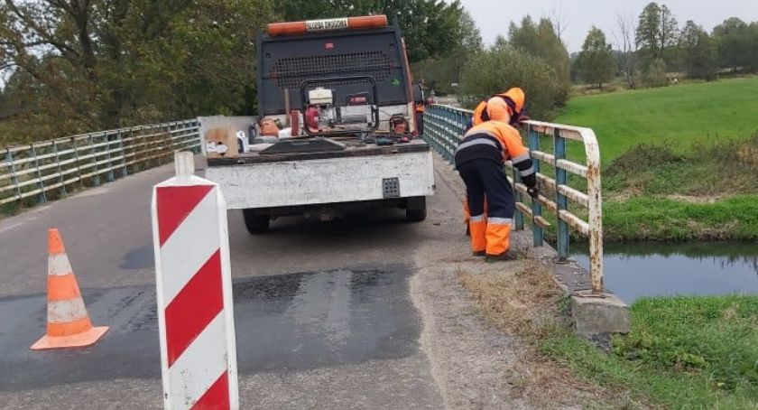 Prace na moście w gminie Ciechanów [zdjęcia]