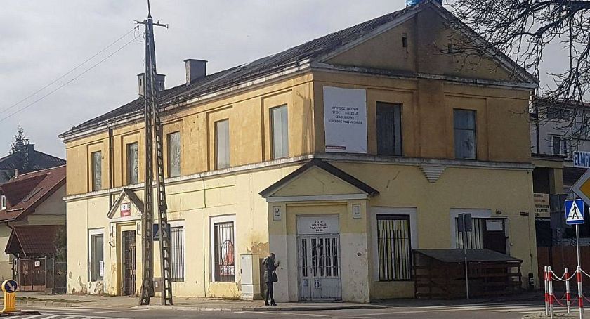 Cztery firmy chcą przebudować budynek przy ul. Fabrycznej
