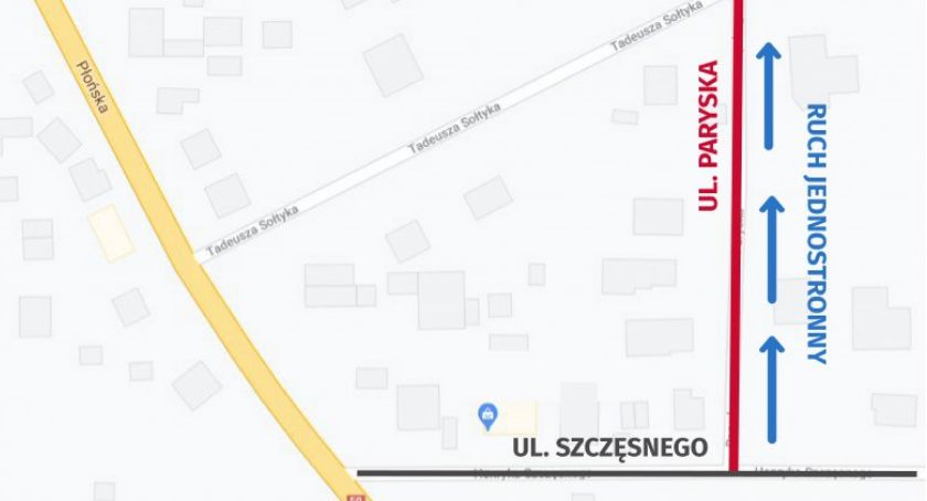 Wprowadzili ruch jednokierunkowy na drodze przy szkole w Ciechanowie. Rodzice uczniów chcą zmian