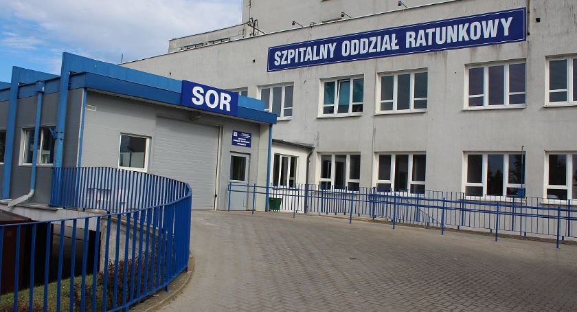 Ratownicy medyczni z Ciechanowa zatrzymali pod szpitalem pijanego kierowcę. W takim stanie przywiózł ciężarną żonę
