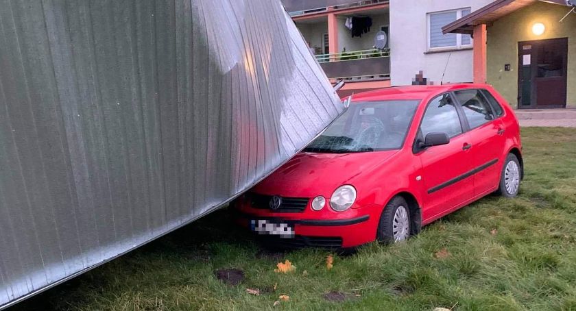 Uszkodzne dachy budynków, przewrócone garaże, połamane drzewa - skutki wichury w powiecie ciechanowskim [zdjęcia]