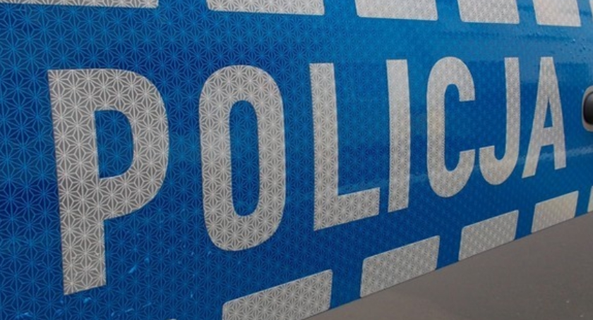 U sąsiadów: Pijana 30-latka wjechała Fiatem do rowu i zaatakowała policjantów