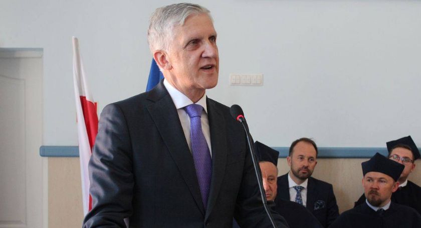 Mirosław Koźlakiewicz z tytułem honorowym od Rady Powiatu Ciechanowskiego