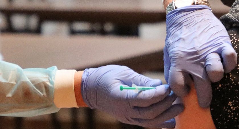 Szczepienia przeciw covid-19 w Ciechanowie - powszechny punkt otwarty dłużej