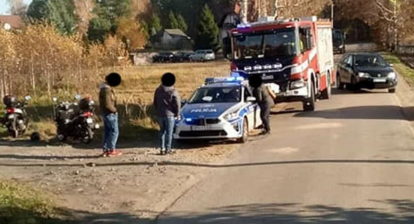 Kolizja osobówki i dwóch jednośladów pod Ciechanowem