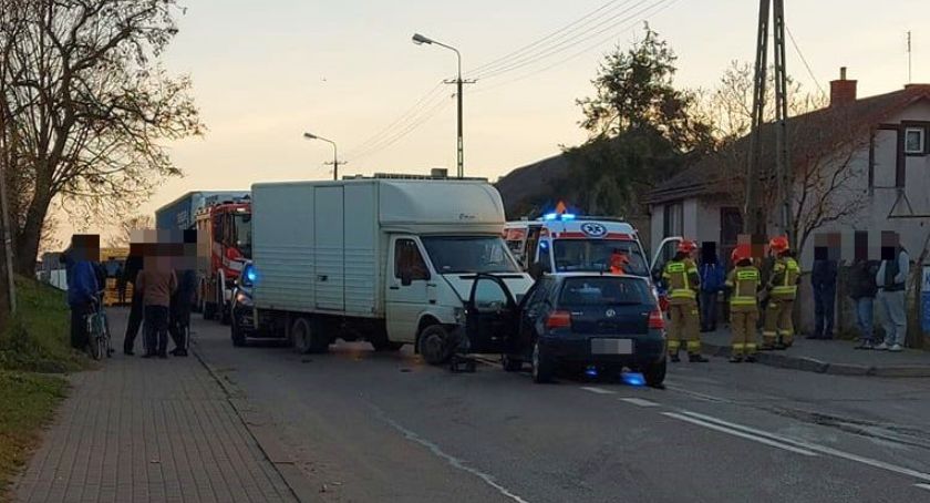 Trzy pojazdy zderzyły się w powiecie ciechanowskim [zdjęcia]
