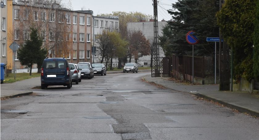 Mieszkańcy od lat czekają na remont tej ulicy. Ratusz ogłosił przetarg
