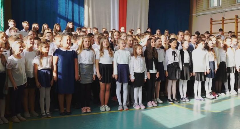 Biało-czerwona SP 6 w Ciechanowie [wideo]
