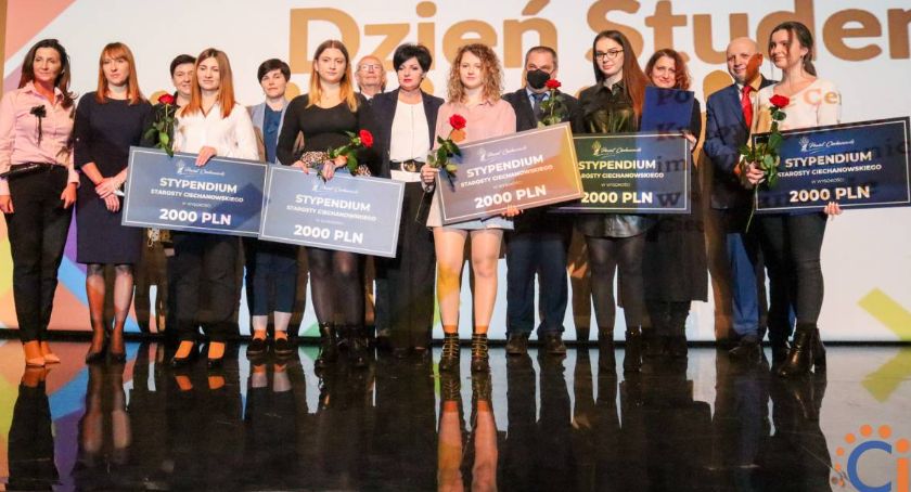 Najlepsi studenci z Ciechanowa otrzymali stypendia [zdjęcia]