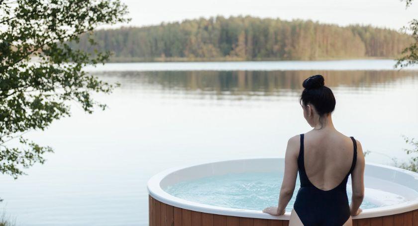 Dlaczego warto wstawić ekologiczną, całoroczną balię do ogrodu? Jak stworzyć SPA na własnej działce?