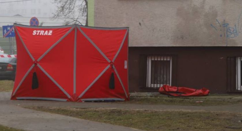 Mieszkaniec Ciechanowa spadł z drugiego piętra bloku