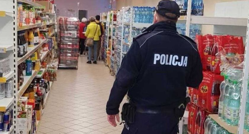 Ciechanowianie nie noszą maseczek. Blisko pół tysiąca interwencji policji