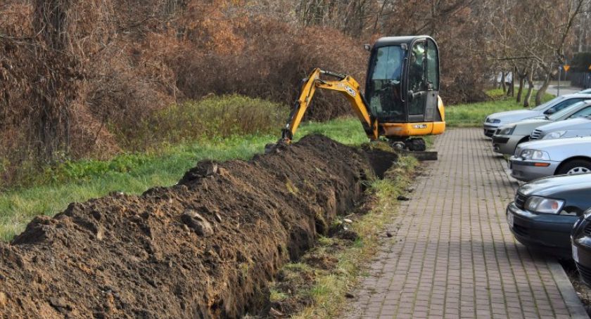 Na trzech ulicach w Ciechanowie budują nowe oświetlenie