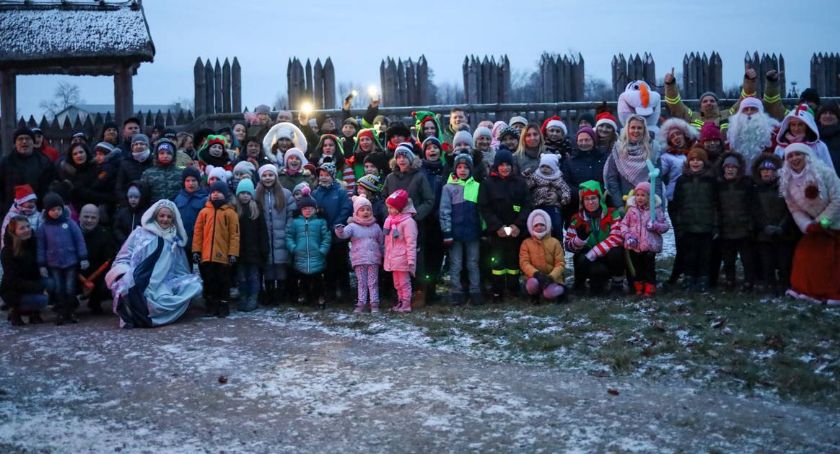 Ponad 20 miejscowości w 3 dni. Zaprzęg Świętego Mikołaja krążył po powiecie ciechanowskim [fotorelacja]