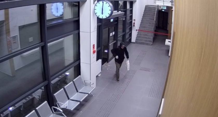 Okradł toalety na dworcu. Policja publikuje nagranie [wideo]