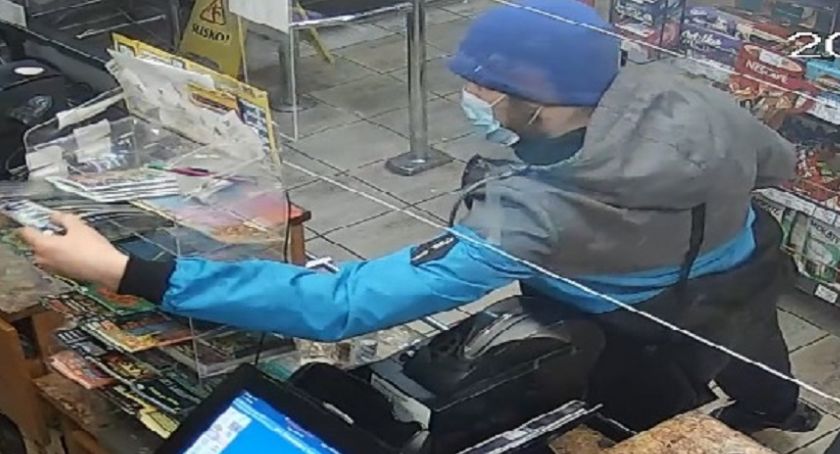 Kradzież rozbójnicza w Ciechanowie. Trwają poszukiwania sprawcy [zdjęcia]