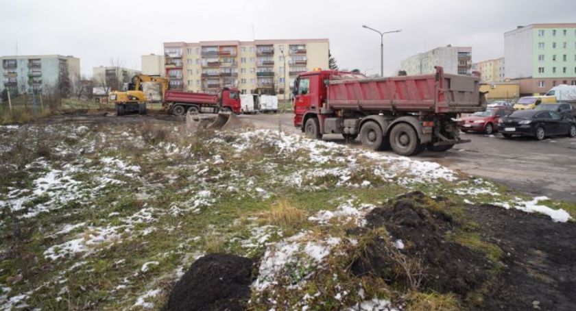 Na ciechanowskim osiedlu budują nowy parking