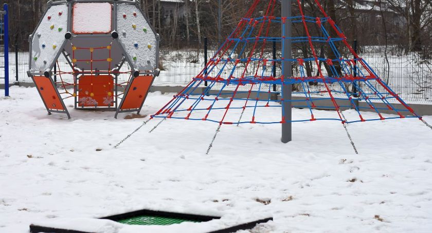 Park trampolinowo-wspinaczkowo-linowy w Ciechanowie już gotowy [zdjęcia]