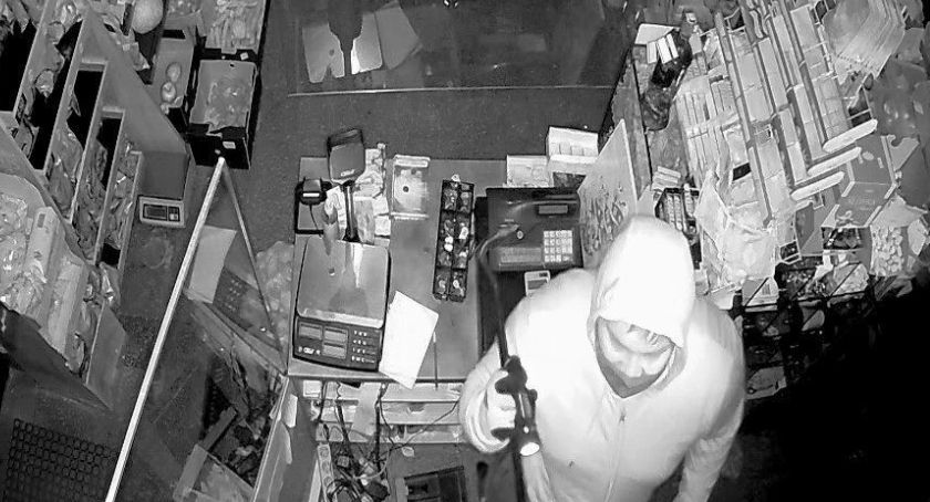 Ukradli pieniądze i blisko tysiąc paczek papierosów. Policja szuka włamywaczy
