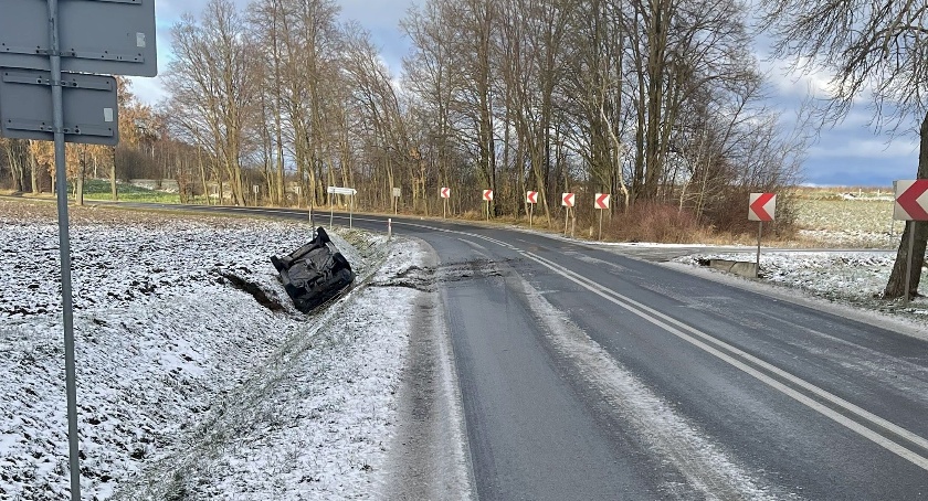 Ślisko na drogach w powiecie ciechanowskim