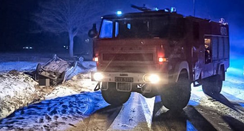 Ford dachował w gminie Sońsk [zdjęcia]