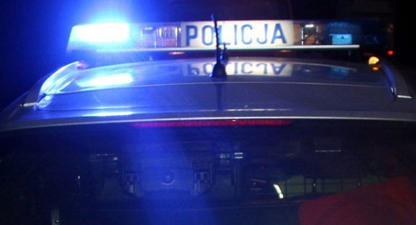 Zamiast w domu wylądował na polu. Pijany kierowca BMW zatrzymany
