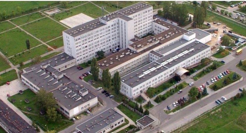 Piąta fala przybiera na sile. Jak wygląda sytuacja w ciechanowskim szpitalu?
