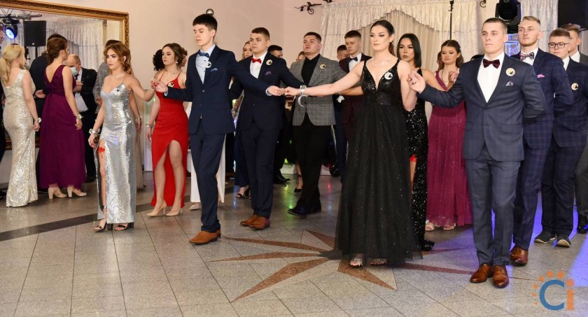 Studniówka 2022 w Zespole Szkół nr 2 w Ciechanowie [zdjęcia]