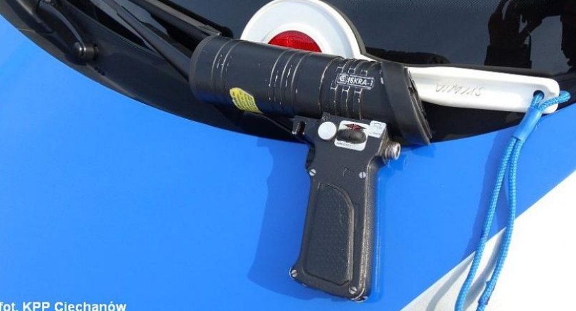 Za szybko i po alkoholu. Kierowca Renault w rękach policji