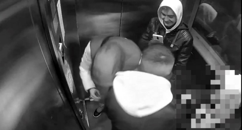 Wandale dewastowali windę. Szuka ich policja [wideo]