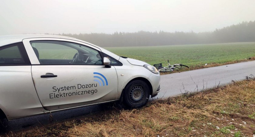 Jechał środkiem drogi, omal nie uderzył w pojazd służby więziennej