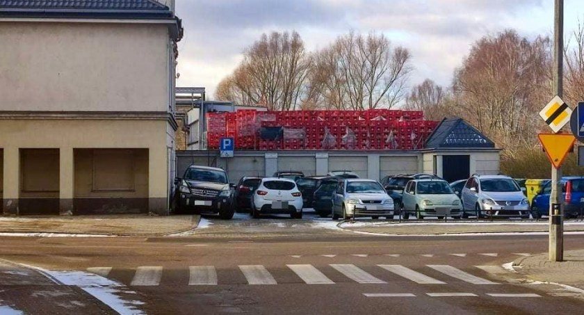 Wasze Info: Kierowcy zastawiają miejsce dla osób niepełnosprawnych w centrum miasta