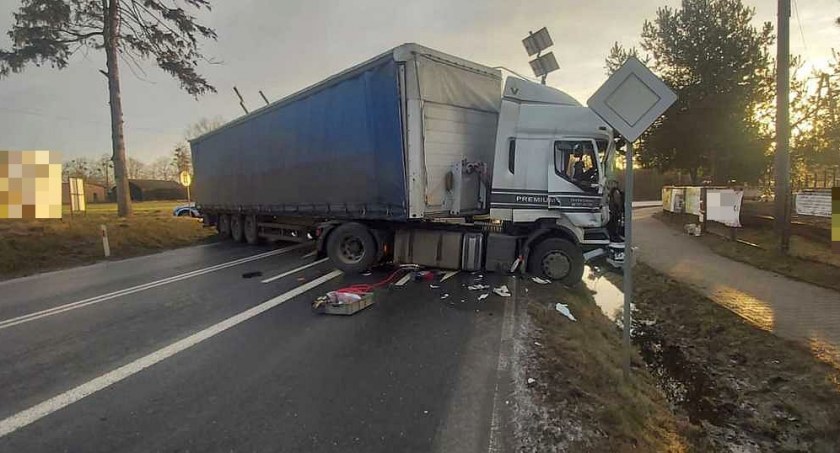 Zderzenie dwóch ciężarówek [zdjęcia]