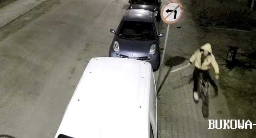 Uszkodził zaparkowane samochody. Szuka go policja [zdjęcia]