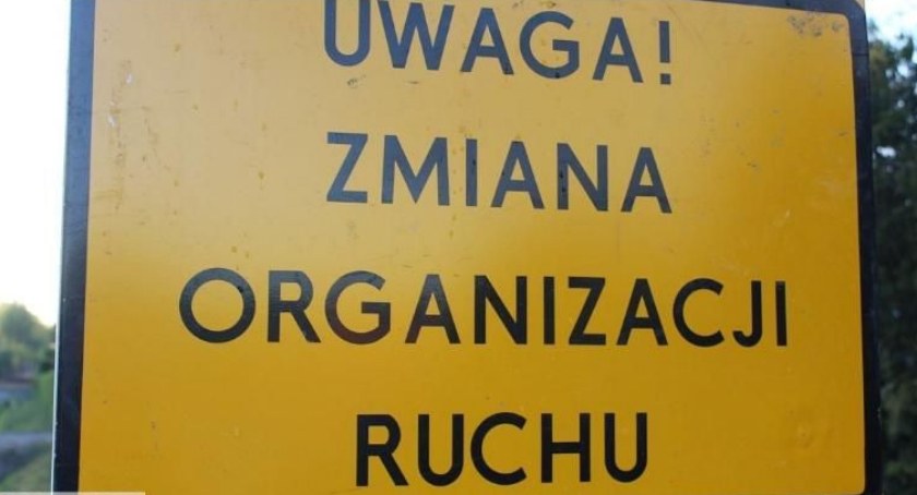 Zmiana organizacji ruchu pod Ciechanowem. Kierowcy muszą korzystać z objazdów
