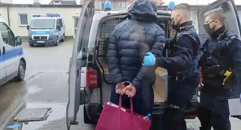 Pobicie w hotelu. Zaatakowali ich brukarskimi młotkami